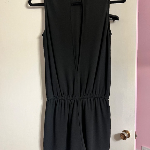 OPEN BACK FLOWY GOLD CHAIN HALTER PARTY ROMPER SMALL BLACK WITH WAIST BELT - Picture 5 of 5
